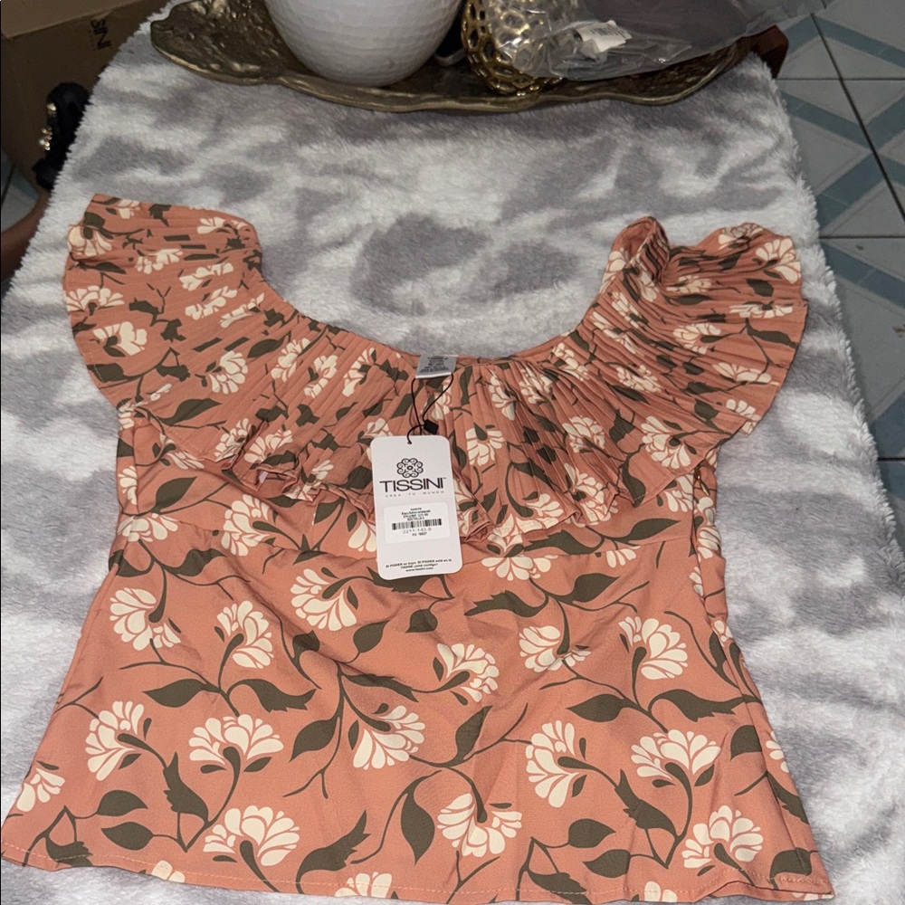 ISSI Women's Floral Ruffle Blouse - Peach and Cream